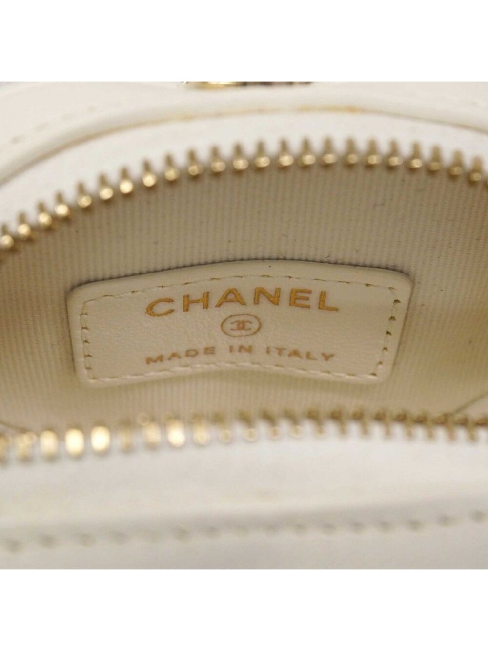 Chanel Pouch Quilted Lambskin White Chien Gold - Picture 5 of 10